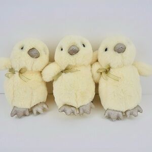 3 chicken friends plush stuffed toys F.A.O Schwartz